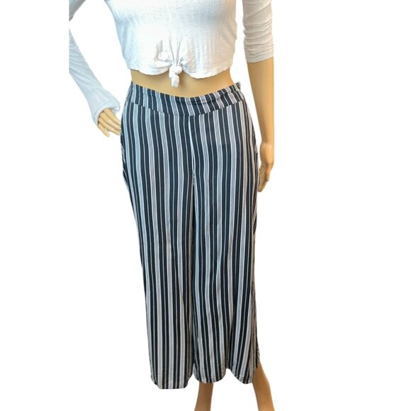 (5 for $25) Hollister Wide Leg Cropped Pants in Black/White Stripe - Small - Picture 2 of 5